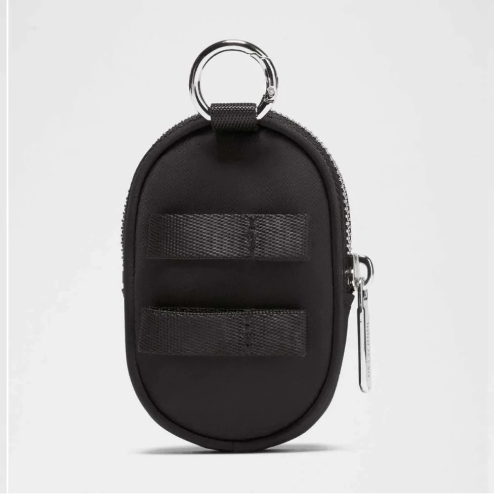 New without tag! Lululemon Black Crossbody Bag with nano pouch 2L - Picture 6 of 11